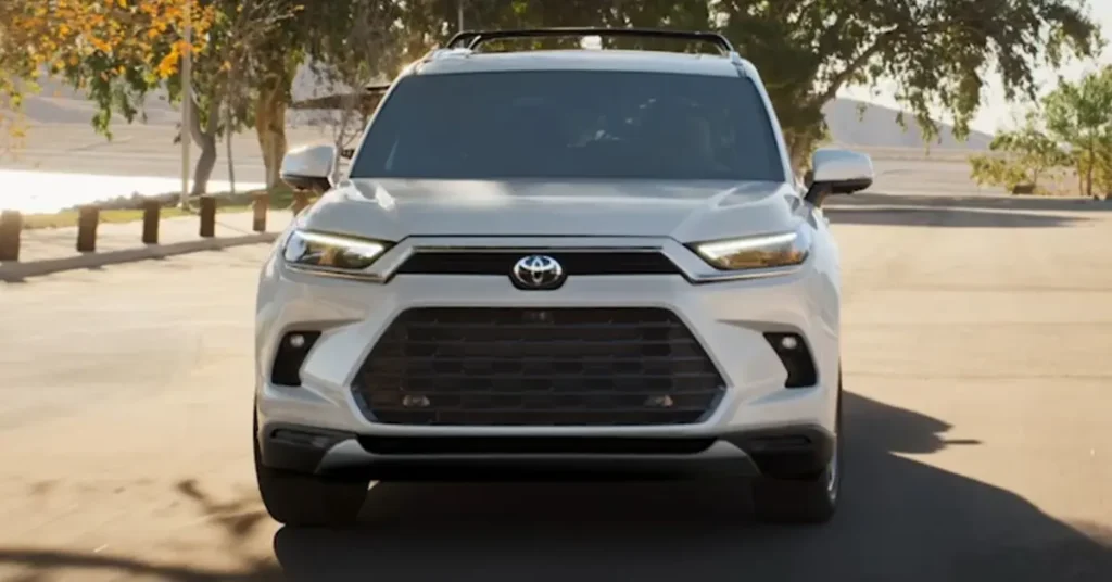 Toyota Grand Highlander 2025: Premium 8-Seater SUV with Luxury, Power & Efficiency 1 Toyota Grand Highlander